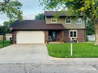 910 S Reed Ave, Lyons, KS 67554