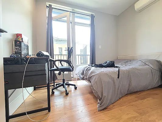 5th image of 13 Jefferson St #2