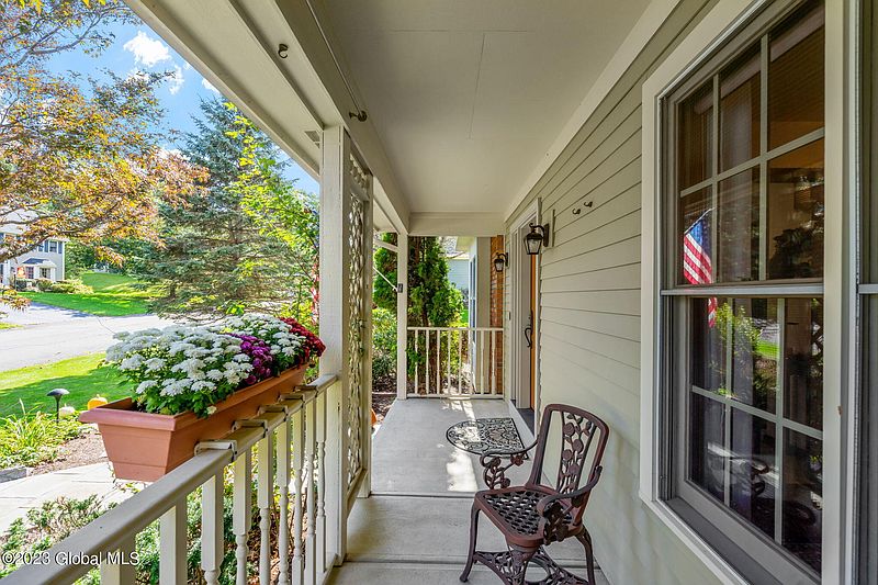 4th image of 216 Shaker Ridge Drive