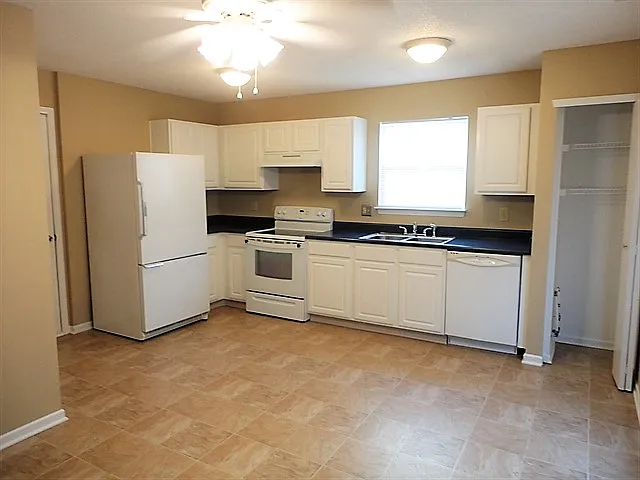15080 Fawn Hollow Ln — Photo 3