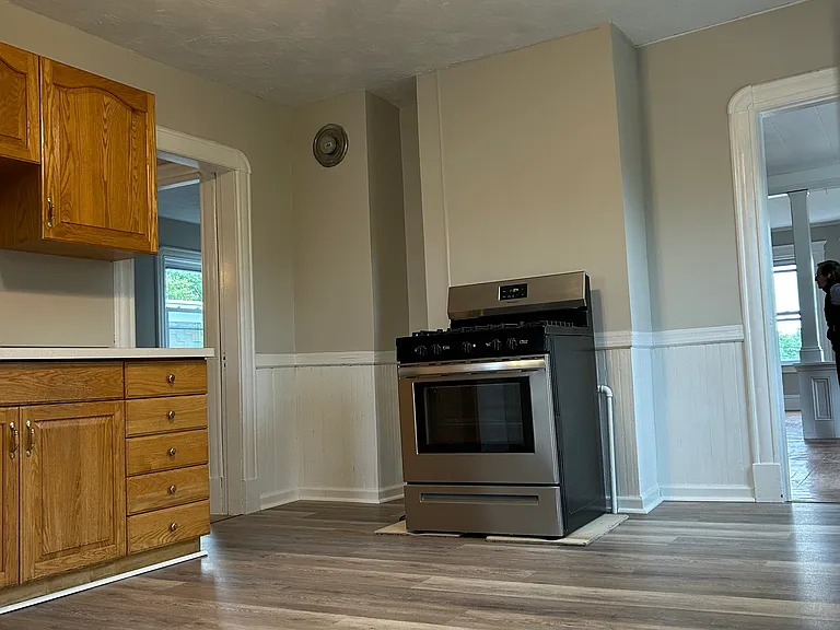 560-562 Carew St #3 — Photo 3