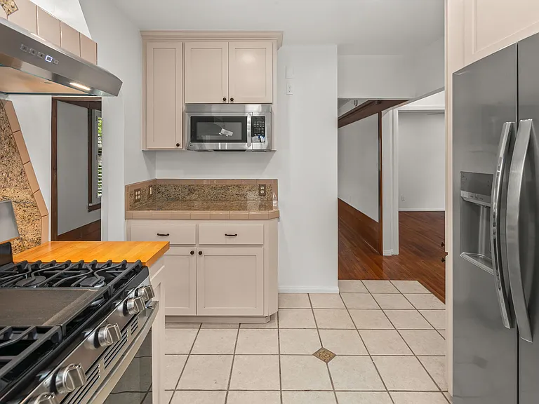 3925 Hawk St — Photo 20