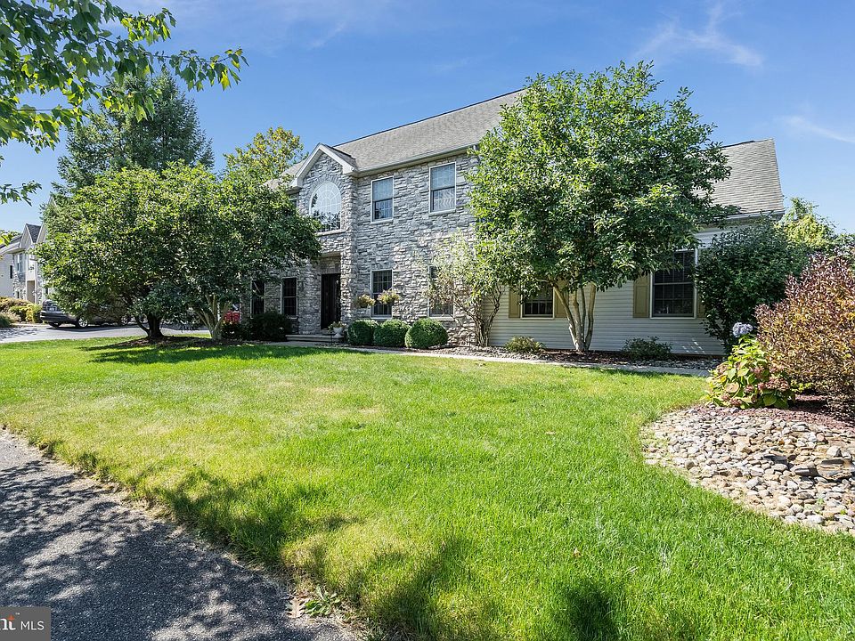 1st image of 1560 Willow Dr