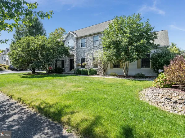 1560 Willow Dr, Easton, PA 18040