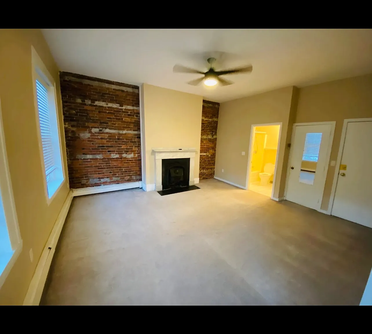 2 bed, 900 sqft, $2,200 — Photo 3