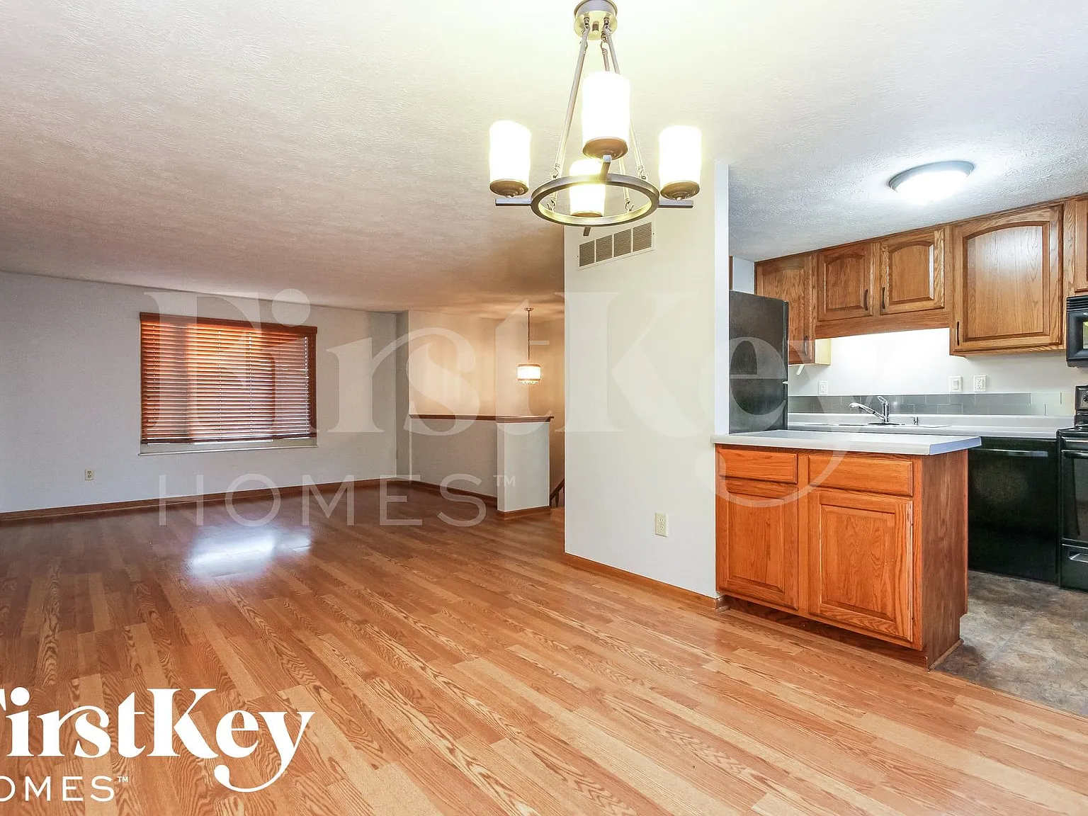3 bed, 1.5 bath, 1534 sqft, $1,960 — Photo 3