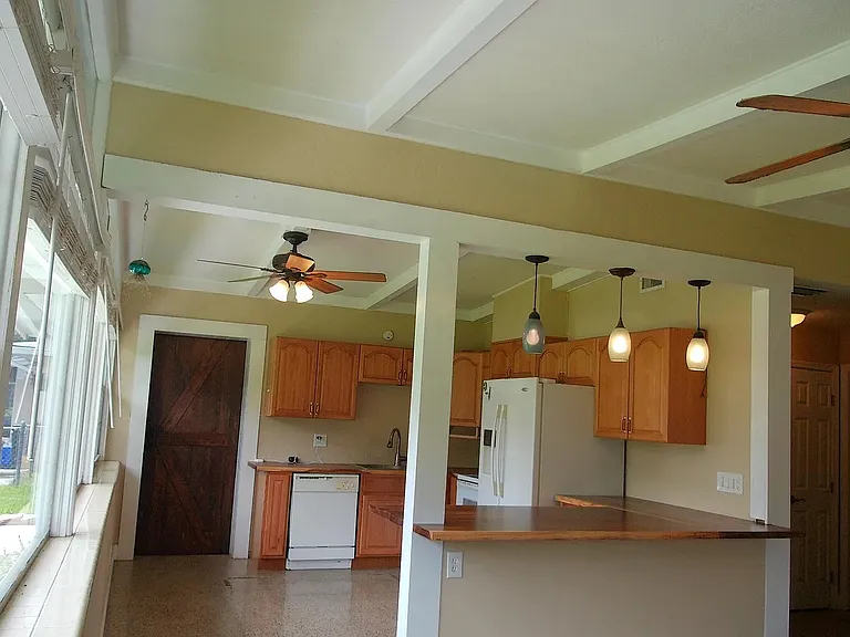 464 Judy St — Photo 15
