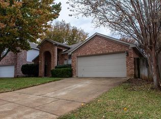6400 Viking Trl, Arlington, TX 76001
