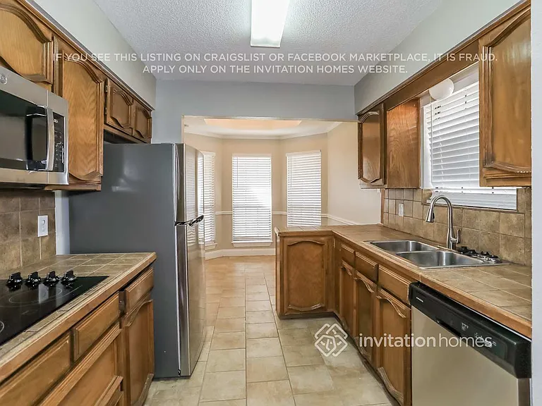203 Bowie St — Photo 5