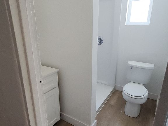 2nd image of 10420 S Broadway #1/4
