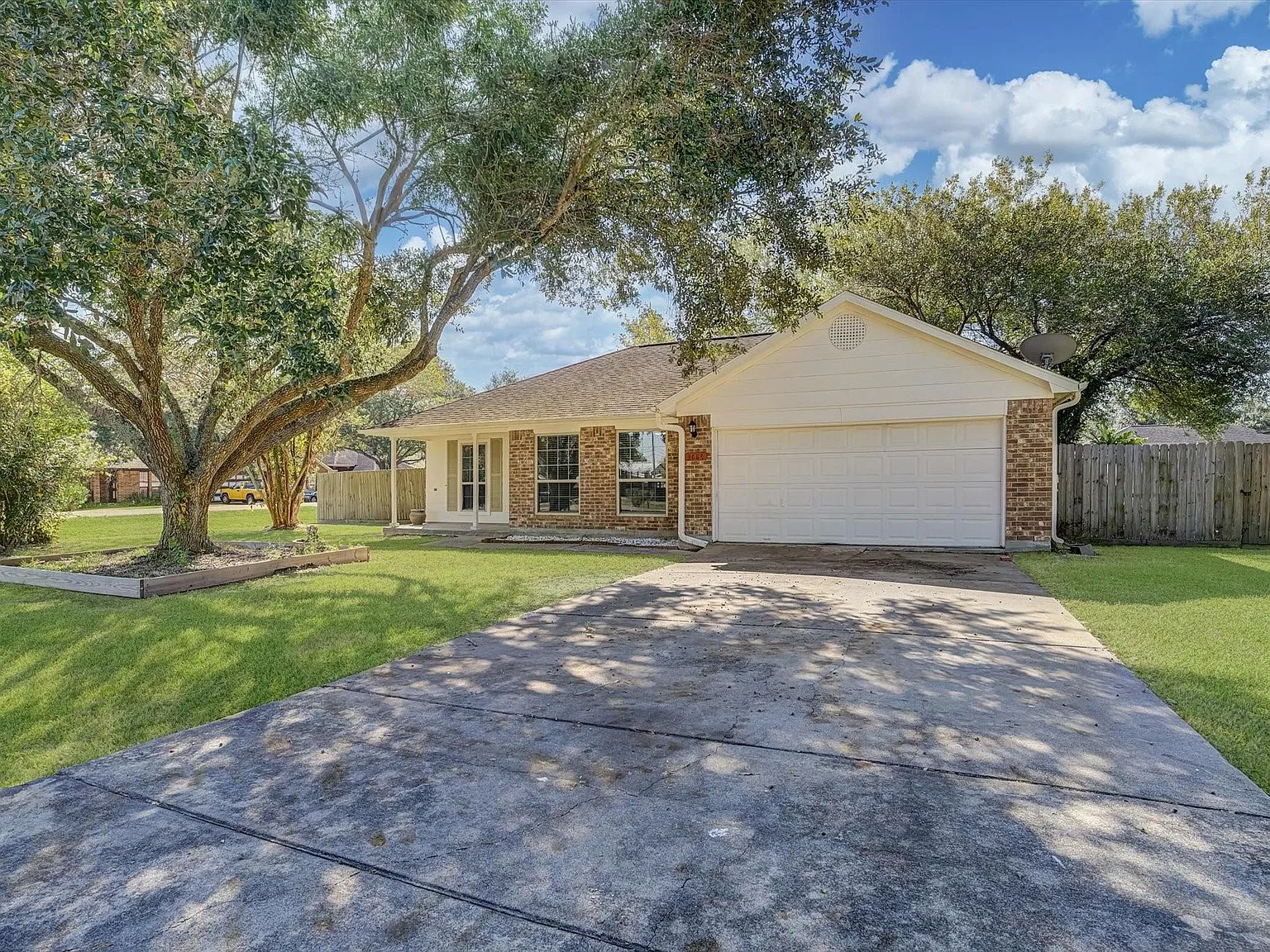 3 bed, 2.0 bath, 1312 sqft, $1,900 — Photo 2