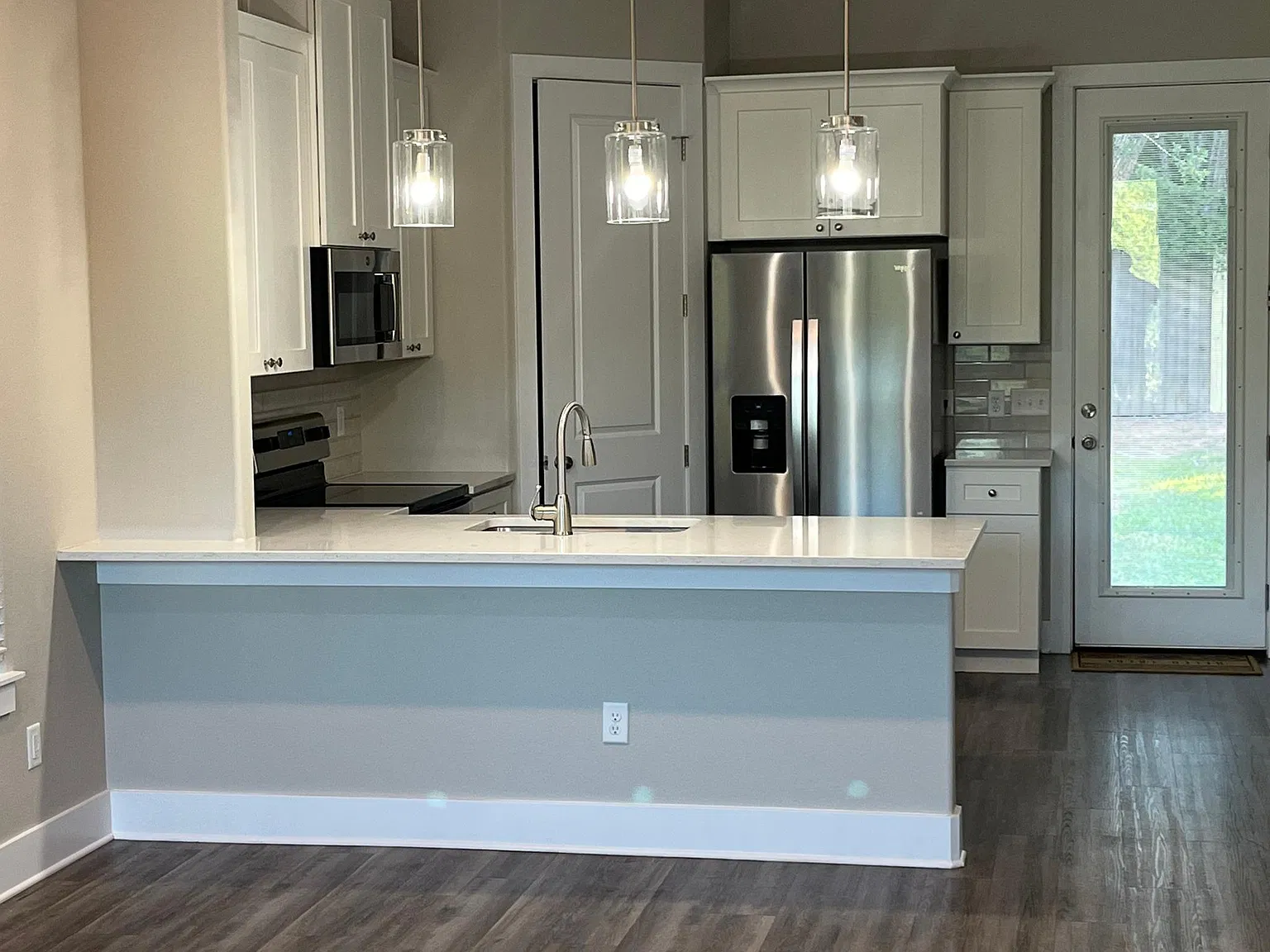 5 bed, 5.5 bath, 2421 sqft, $4,600 — Photo 3