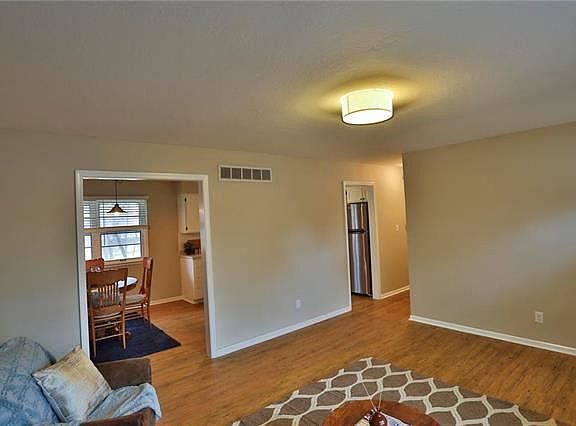 5th image of 13743 Parker Ave