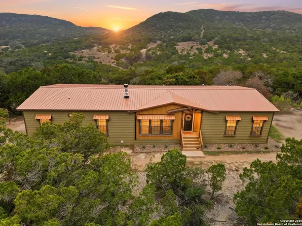 1283 Pipe Springs Dr, Lakehills, TX 78063