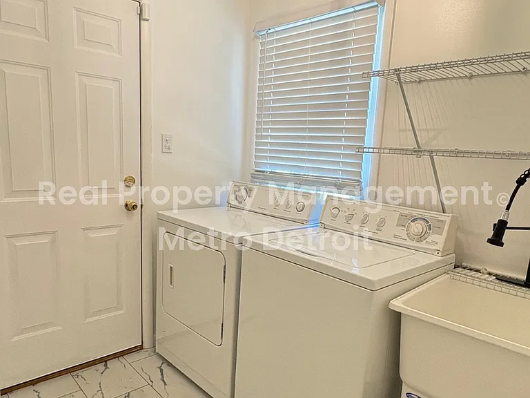3028 Caswell Dr — Photo 16