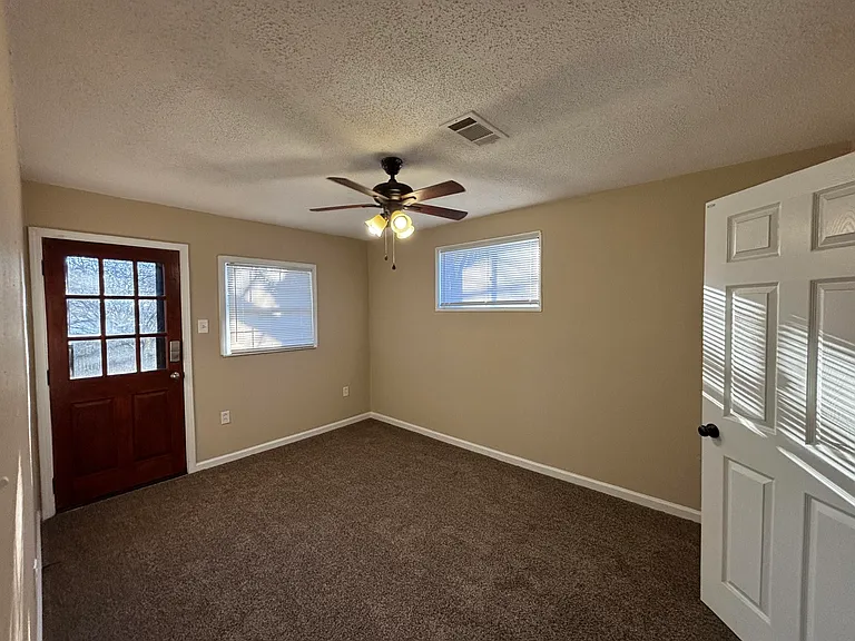 23 Hiland Pl #B — Photo 3