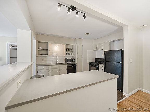 5th image of 2617 E 2nd St