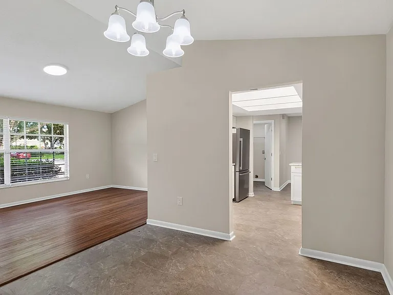 1201 Burlington Ct — Photo 11