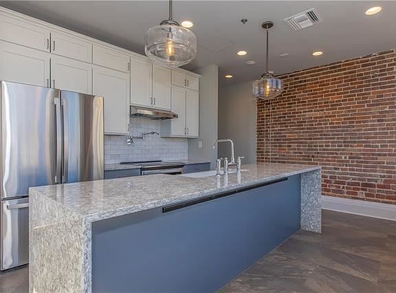 5th image of 1001 Carondelet St #308