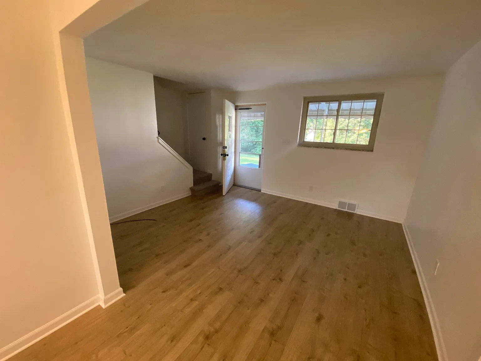 2 bed, 1000 sqft, $1,250 — Photo 2