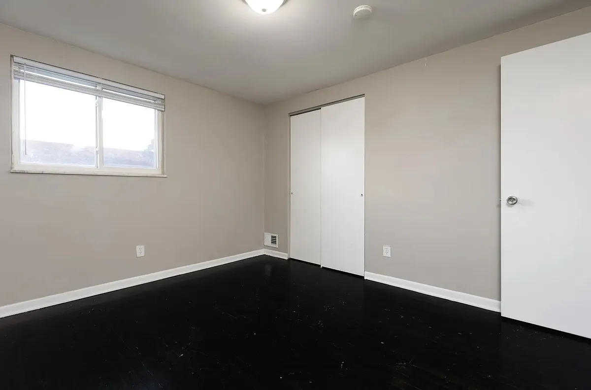 Building Photo - 908 N Meadows Ct