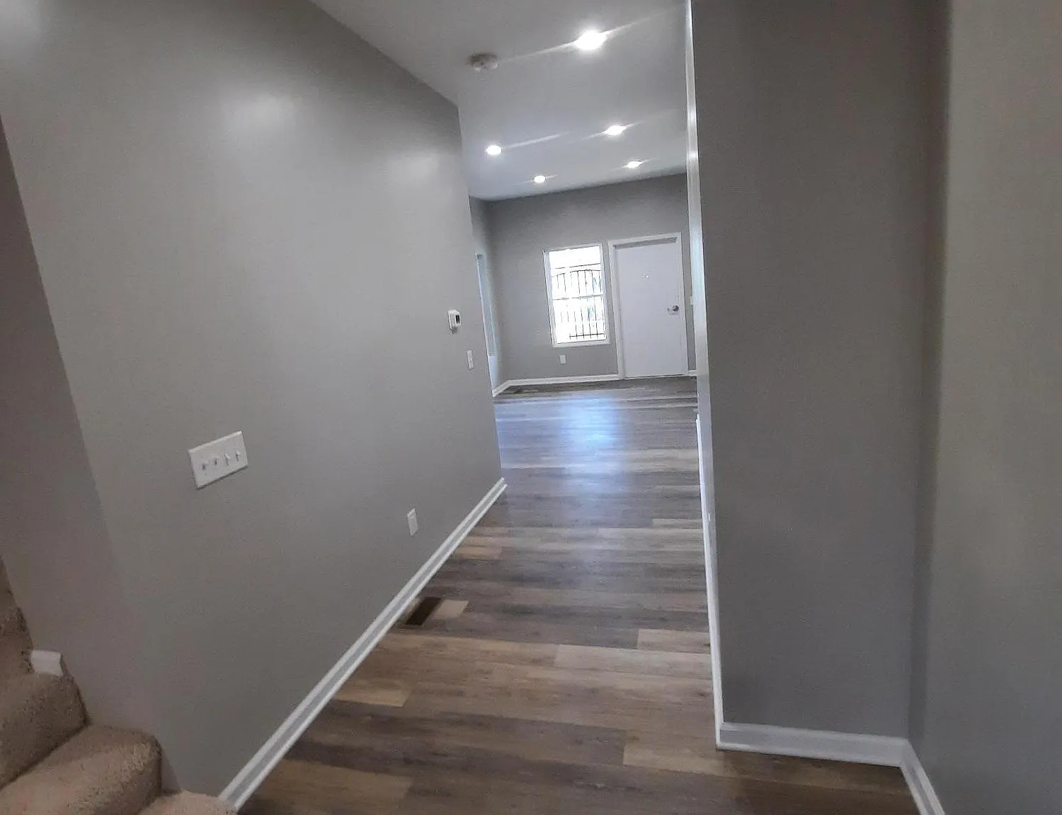 359 N Garfield Ave — Photo 2