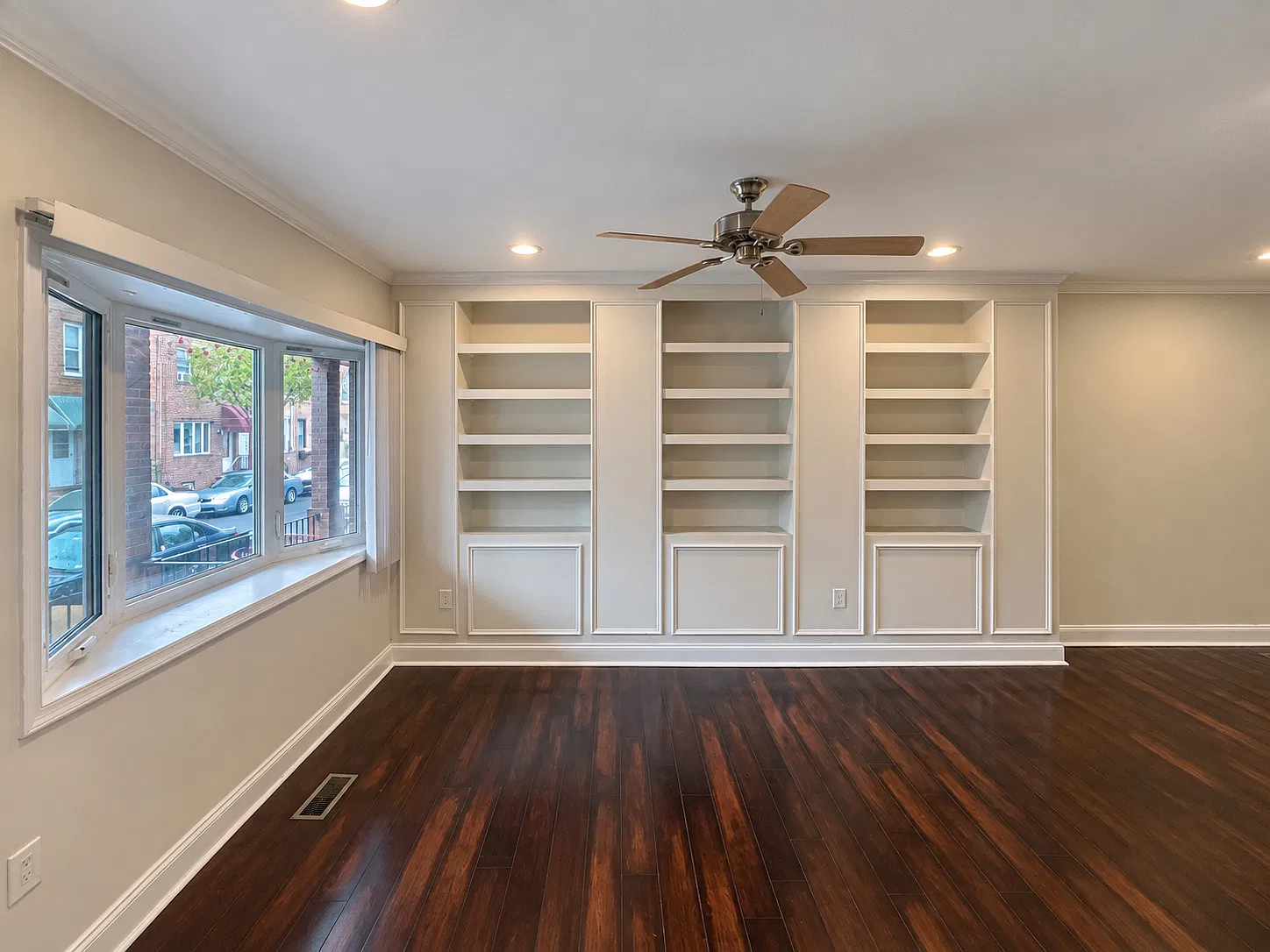 2 bed, 1.5 bath, 1302 sqft, $2,000 — Photo 2