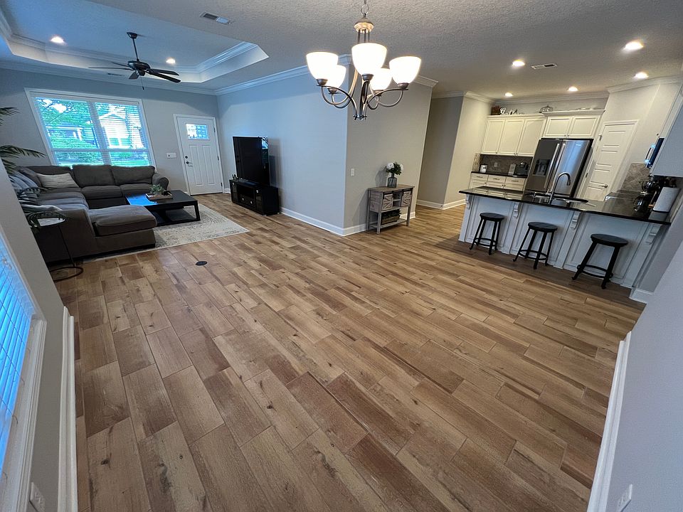 1st image of 627 Eagle Blvd