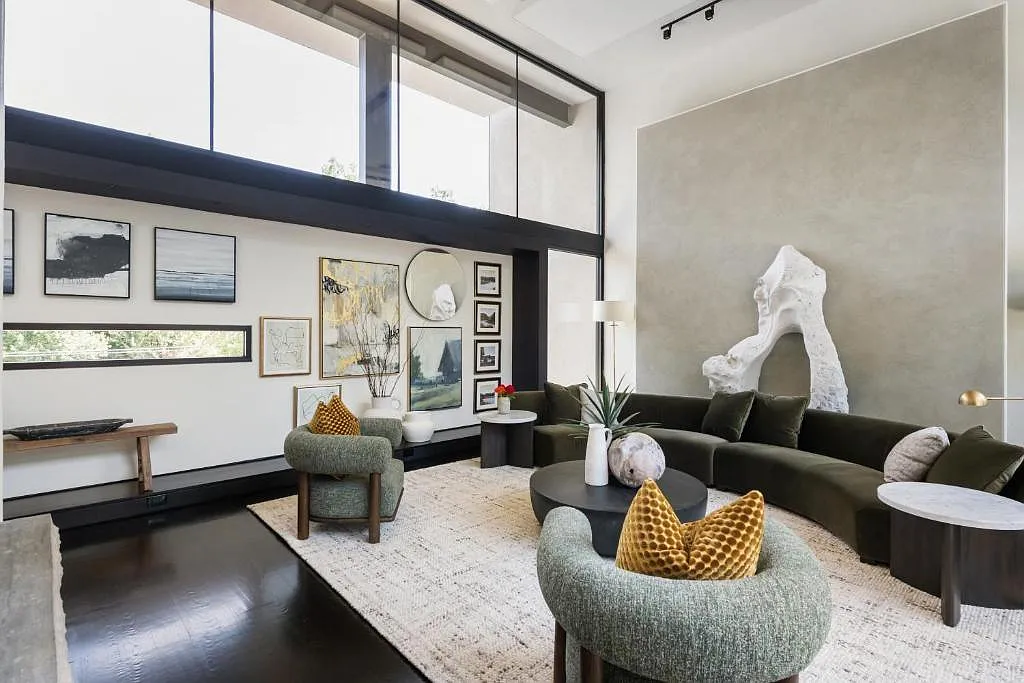 5 bed, 5.5 bath, 6700 sqft, $25,000 — Photo 3