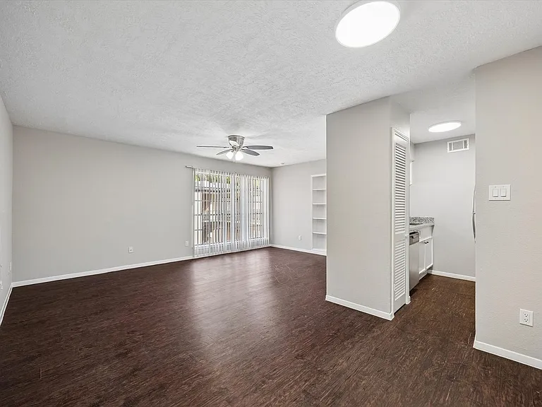 Emerson Street Apartments — Photo 15