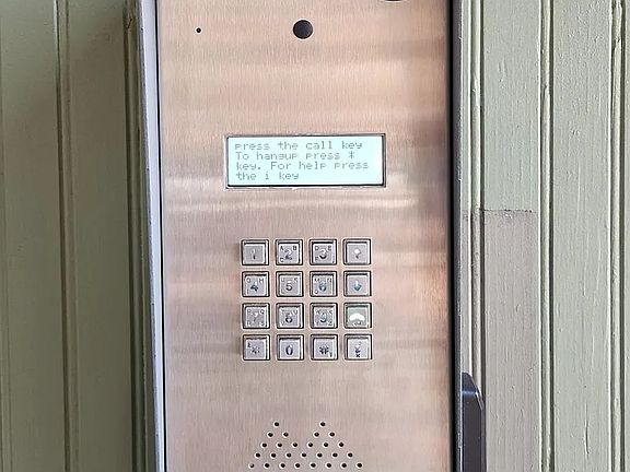 4th image of 711 W Broad St #101