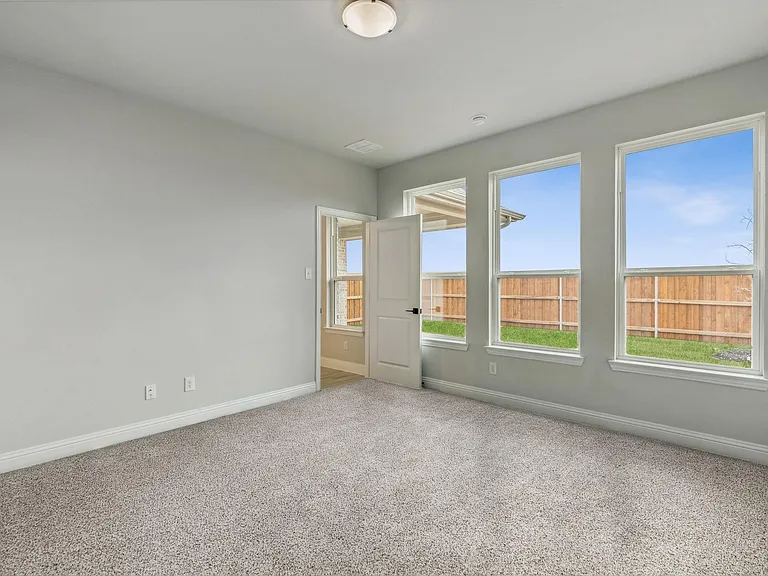 2821 Woodland Ct — Photo 6