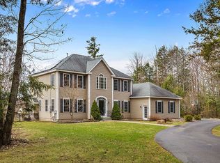 560 New Boston Rd, Bedford, NH 03110