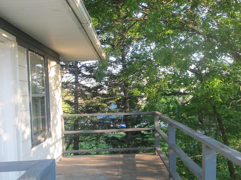 N 42nd St — Photo 34