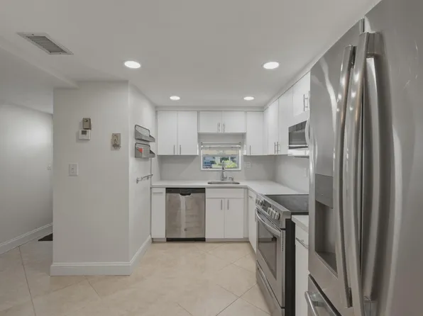 681 S Hollybrook Drive #109, Pembroke Pines, FL 33025
