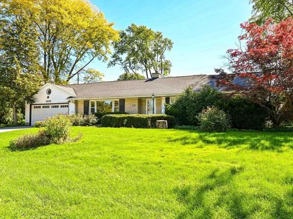 11029 W Courtland AVENUE, Wauwatosa, WI 53225