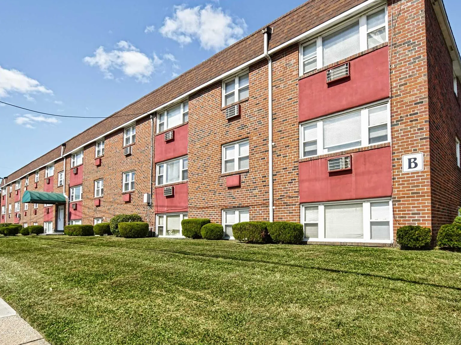 Oak Ridge Apartments — Photo 2