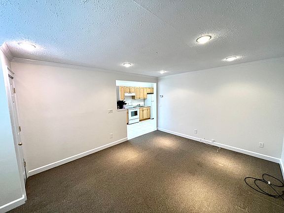 5th image of 2426 Henry St