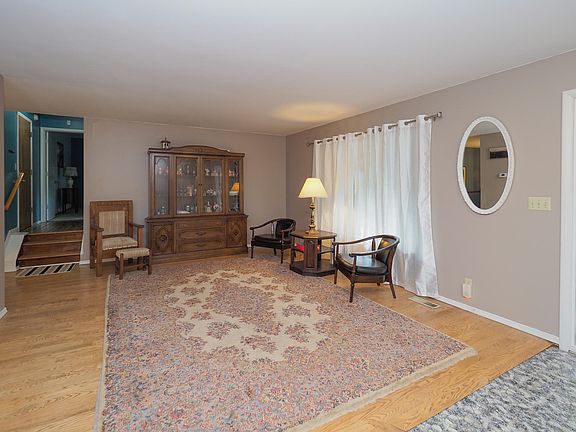 3rd image of 7634 Hampton Oaks Dr