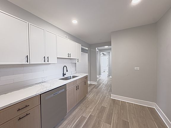 4th image of 6150 N Francisco Ave #13