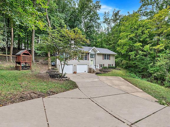 2nd image of 374 Great Oaks Dr