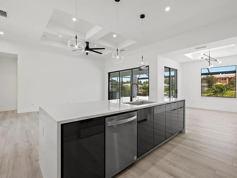 2107 SW 39th St — Photo 23