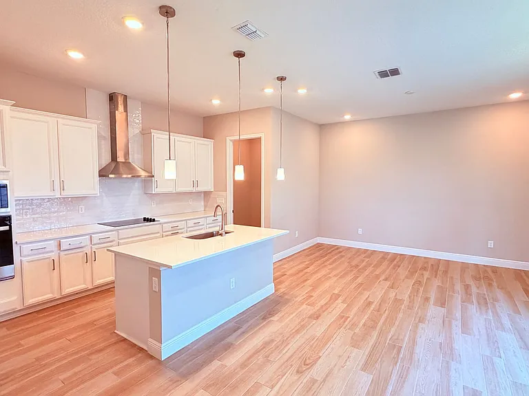 6495 Cyrils Dr — Photo 5