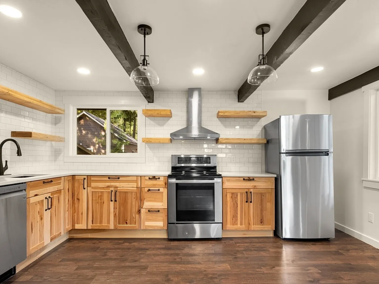 Remodeled Lake Cle Elum Cabin: 2 Bed + Big Loft, Private Beach Access — Photo 3