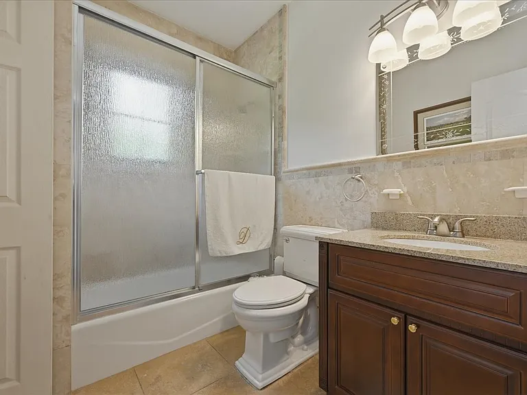 31 Cornwall Ln — Photo 33
