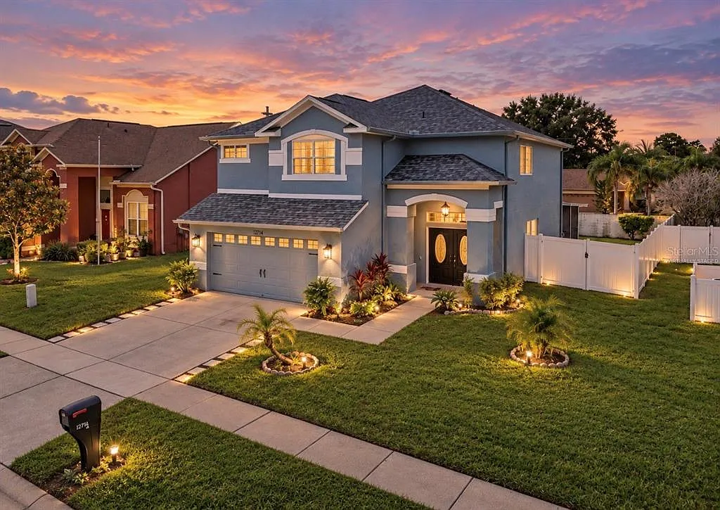 5 bed, 2.5 bath, 2413 sqft, $2,500 — Photo 2