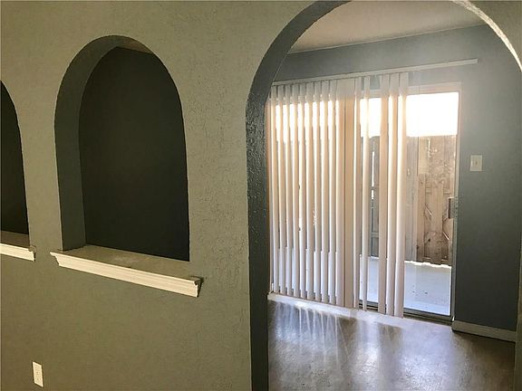 5th image of 15927 Stillwood St APT 1093