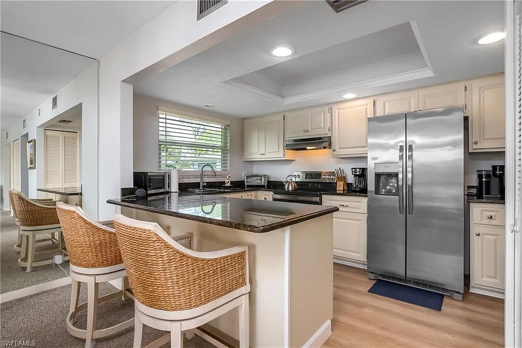 2 bed, 2.0 bath, 1450 sqft, $6,500 — Photo 3