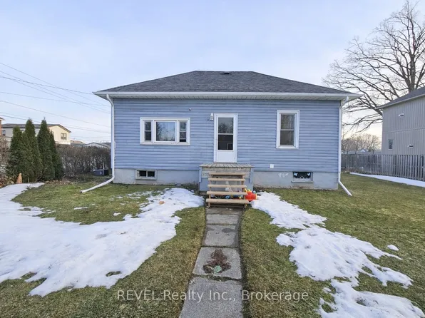 6222 Hawkins St, Niagara Falls, ON L2G 3B5