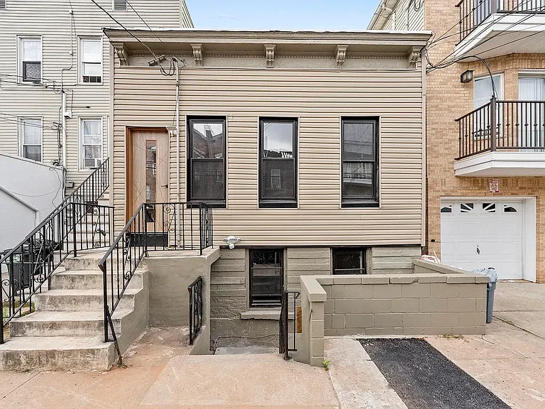 23 Wallis Ave — Photo 2